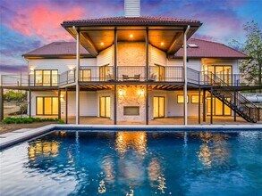 Building Photo - 3901 Peak Lookout Dr