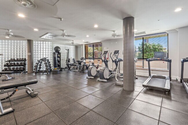 Building Photo - "Spacious, Sophisticated, Modern 3BR, 2BA Condo in the heart of downtown