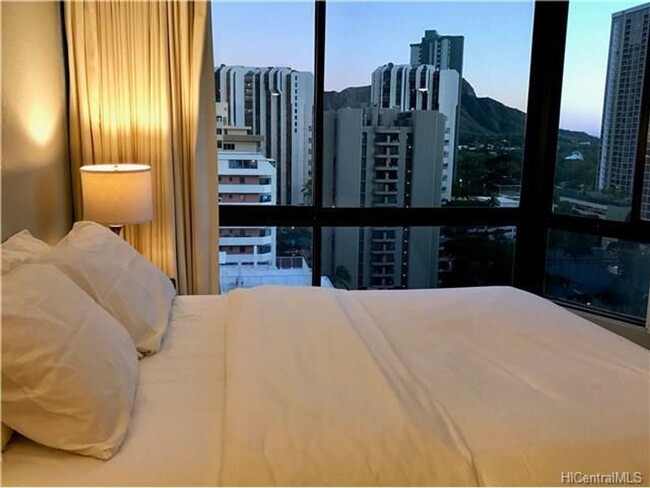 Building Photo - Monte Vista: 2-bed, 1-bath fully furnished...