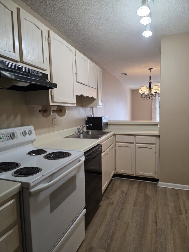 Building Photo - 7700 Porcher Dr