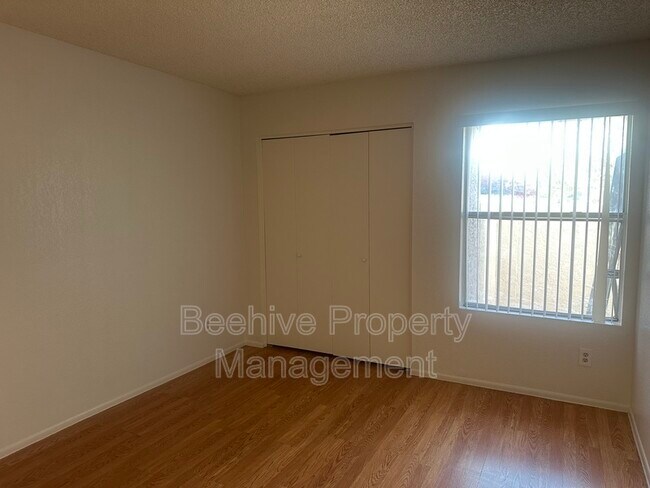 Building Photo - 1342 W Emerald Ave