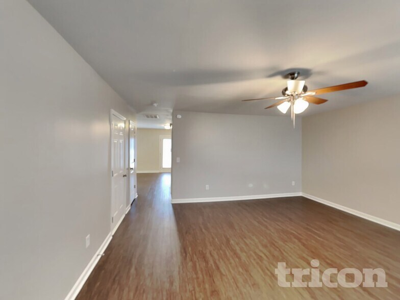 Building Photo - 1505 Hamilton Hills Dr