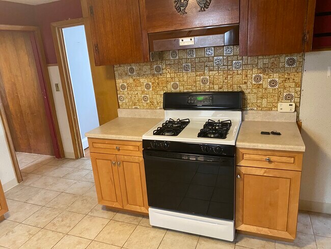 Building Photo - 71 Milton Ave