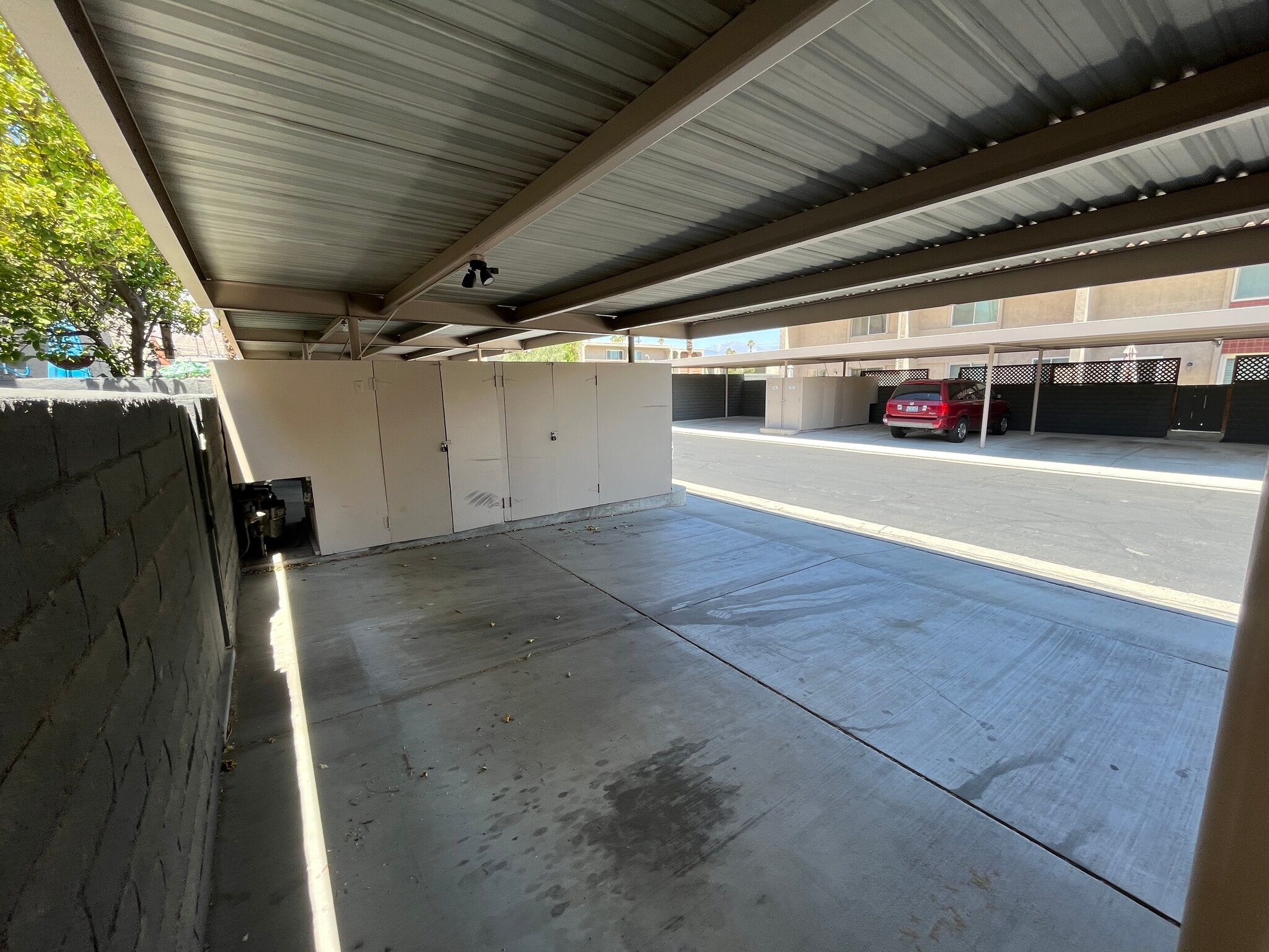 Building Photo - 2230 N Indian Canyon Dr