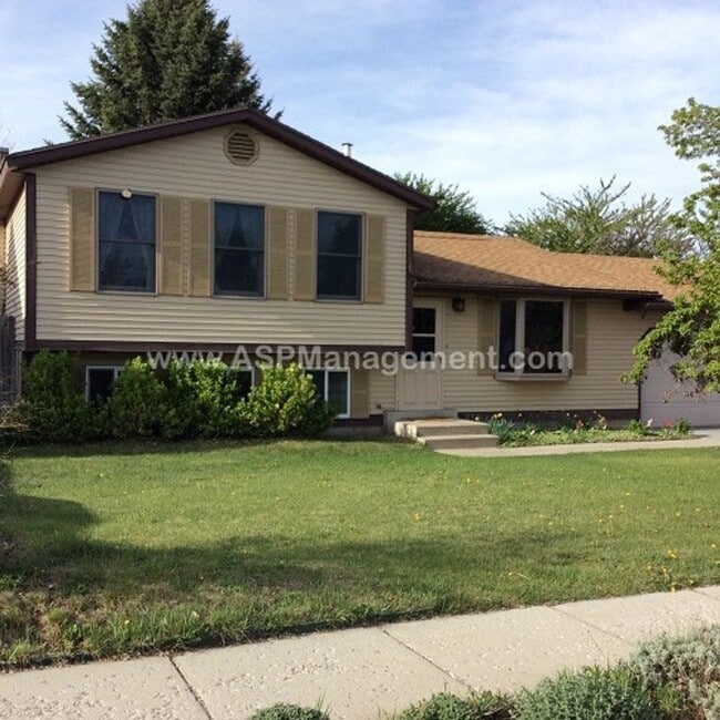Primary Photo - 2074 Newcastle Dr