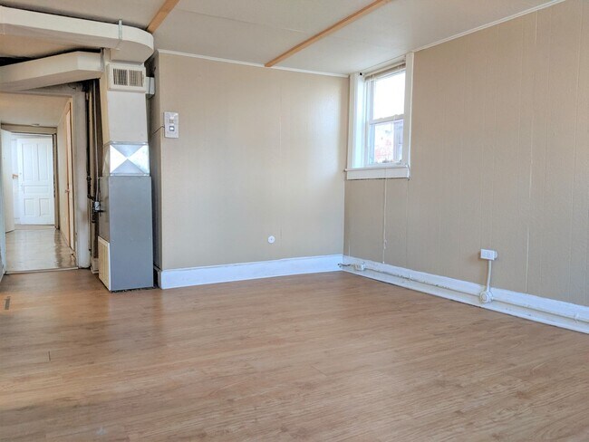 Building Photo - 3633 E Squire Ave