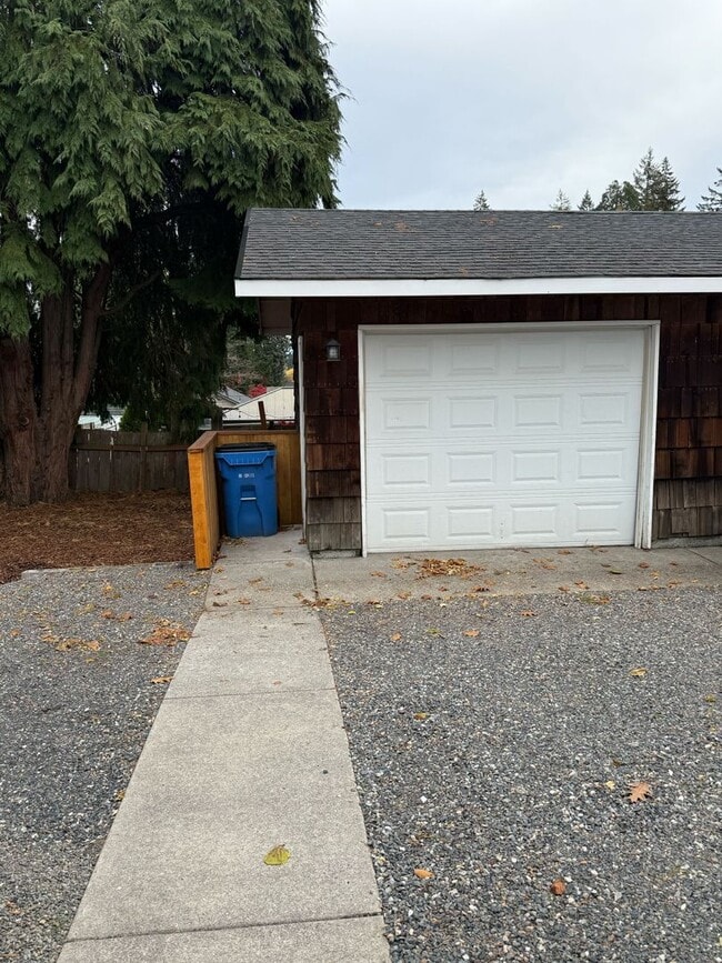 Building Photo - Updated 2Bd/1Ba in Desirable Camas Area!