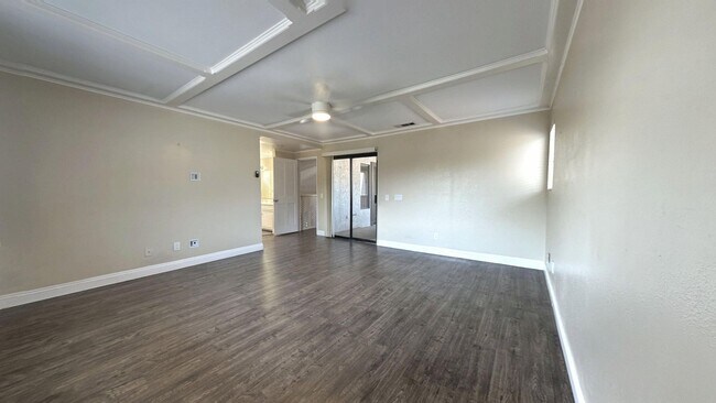Building Photo - Custom Built 5 Bedroom 3 Bathroom Home in ...