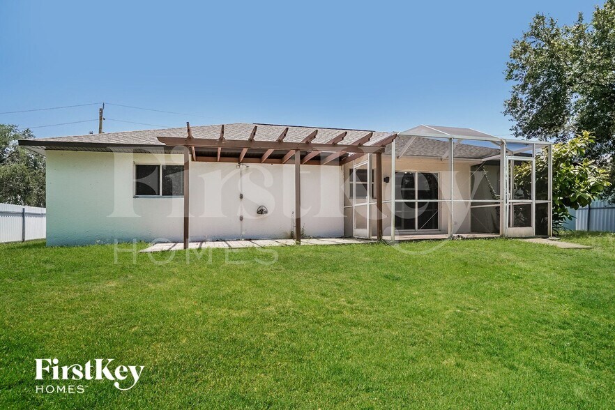 Building Photo - 8451 Caloosa Rd