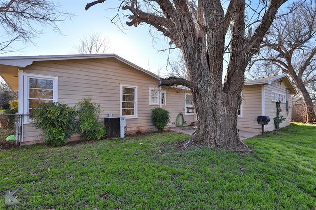 Building Photo - 4042 Benbrook St