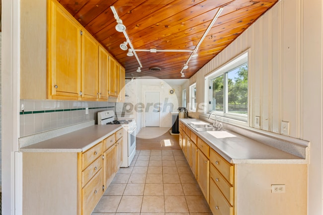 Building Photo - 4501 E Kuhn Rd