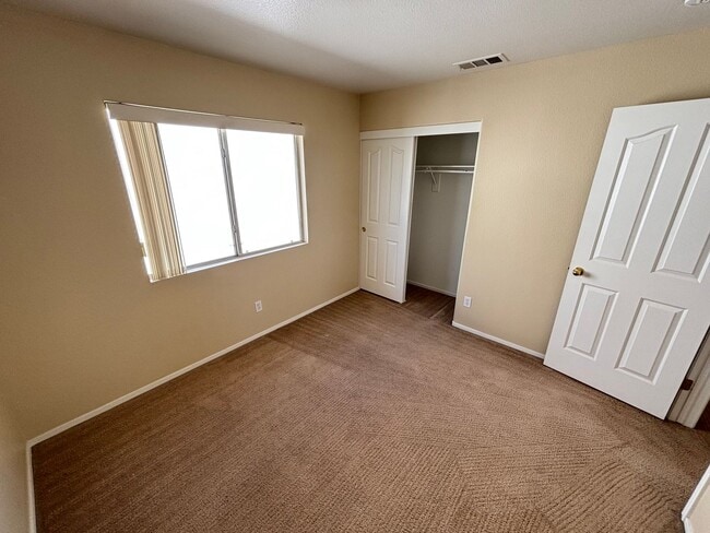 Building Photo - Gorgeous 3Bed/2.5Bath, 2-Story home located in Summerlin