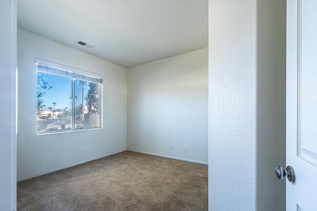Building Photo - 689 Carnation St