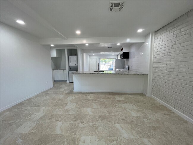 Building Photo - 12829 High Star Dr