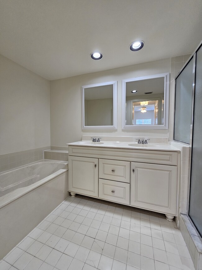 Building Photo - 6025 Chardonnay Ln