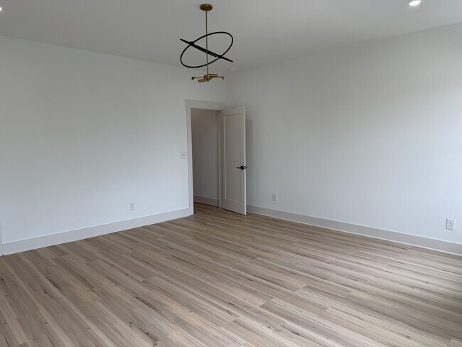 Building Photo - 105 Hart Ln