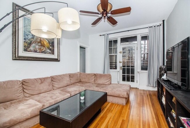 Building Photo - 25 Mt Hood Rd