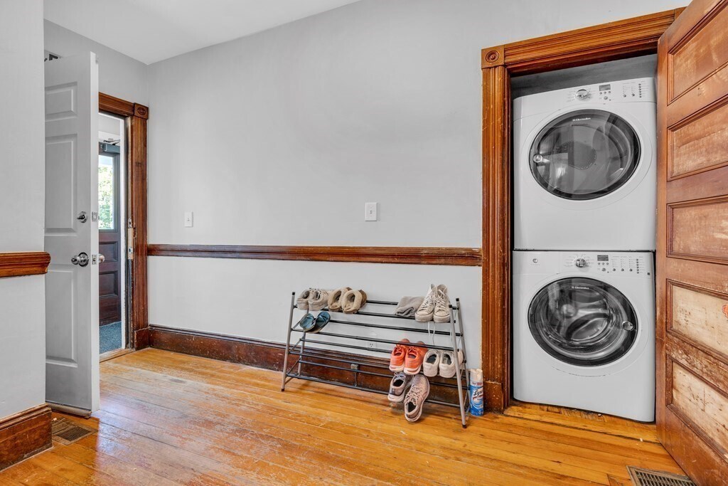 Building Photo - 160 Saint Alphonsus St