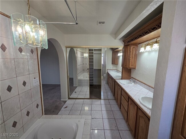 Building Photo - 321 S Bent Creek Dr