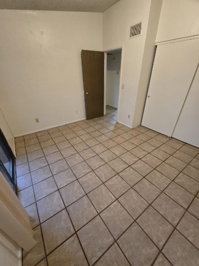 Building Photo - TRIPLEX 2BD/1BA COMING SOON!!! SPACIOUS BACKYARD!!