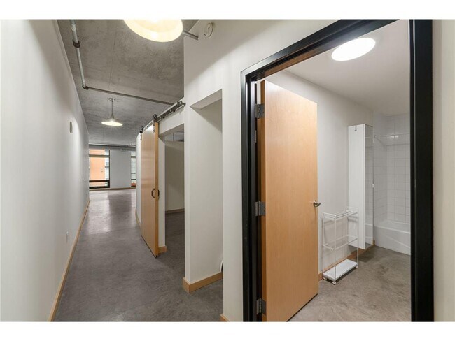 Building Photo - 720 N 4th St