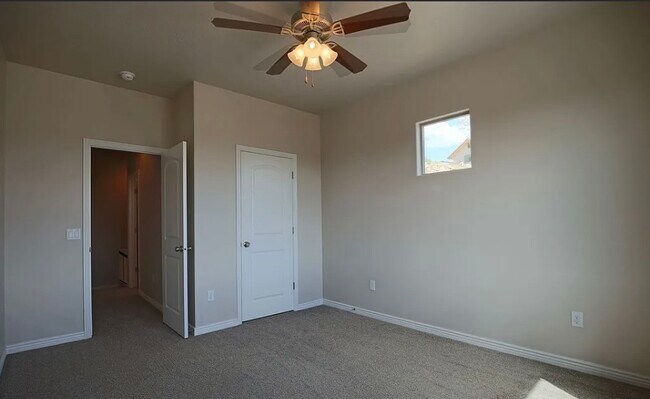 Building Photo - 1456 Clinton Way