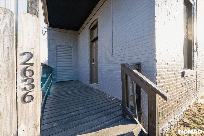 Building Photo - Charming 2BR Townhome in Saint Louis