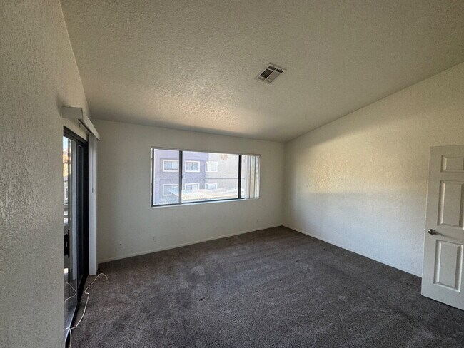 Building Photo - "Chic & Cozy 2-Bedroom Condo Oasis in Vibrant Las Vegas – 949 Sq. Ft. of Modern Comfort!"