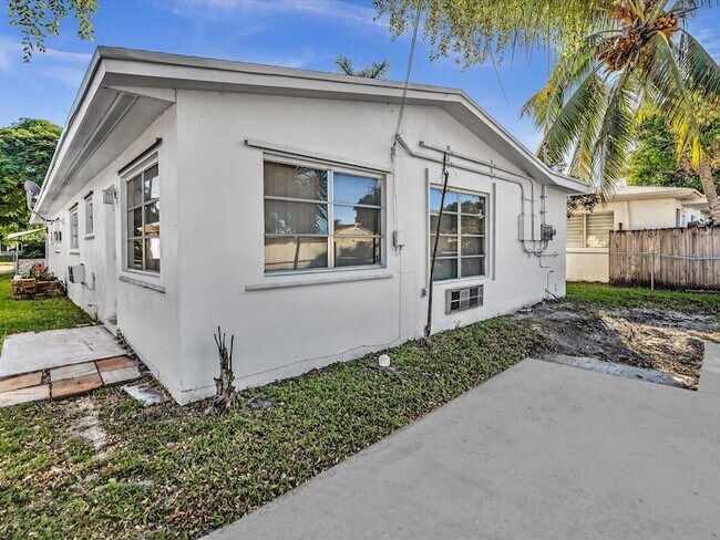 Building Photo - 2193 NE 172nd St