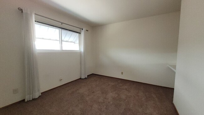 Building Photo - Beautifull 4 Bed 2 Bath In UTC Area