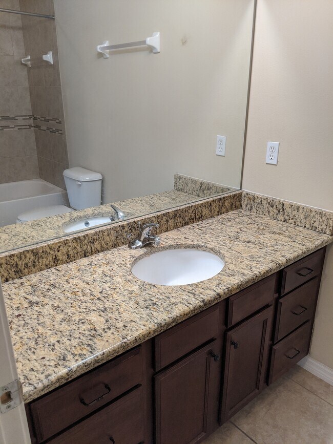 Building Photo - 4605 SW 48th Dr