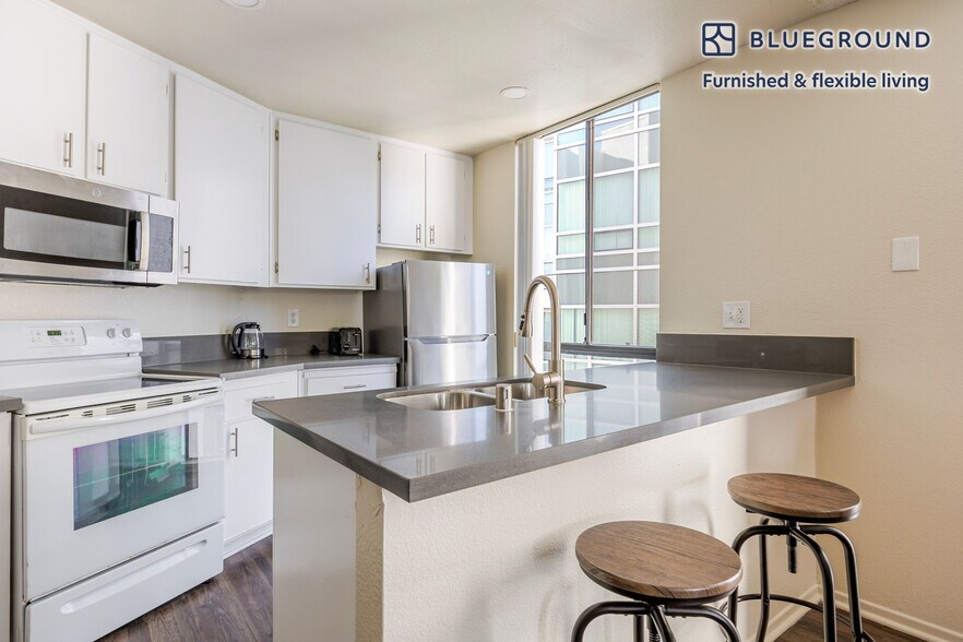 Building Photo - 747 Gayley Ave