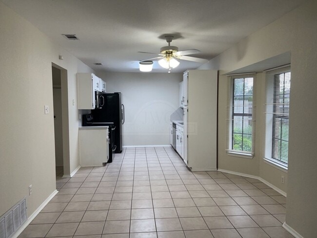 Building Photo - 4608 Fieldstone, Killeen