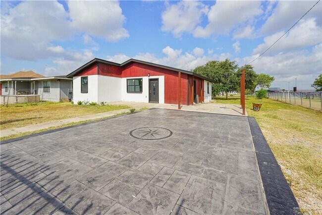 Building Photo - 3903 E Lopez Dr