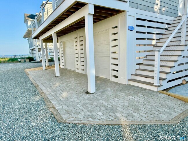 Building Photo - 691 Fairfield Beach Rd