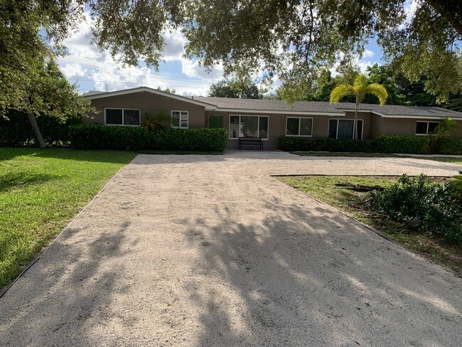 Building Photo - 10790 SW 88th Ave