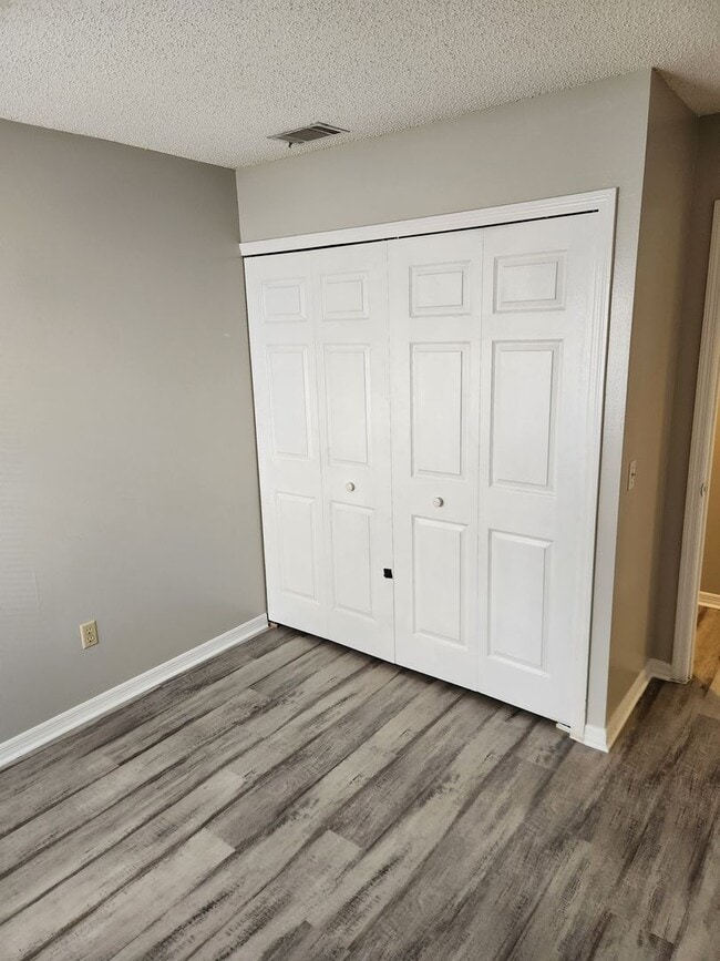 Building Photo - Charming 3-1.5 Duplex Near SunRail – Maitland