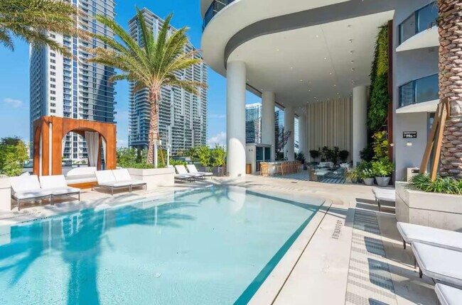 Building Photo - 805 S Miami Ave