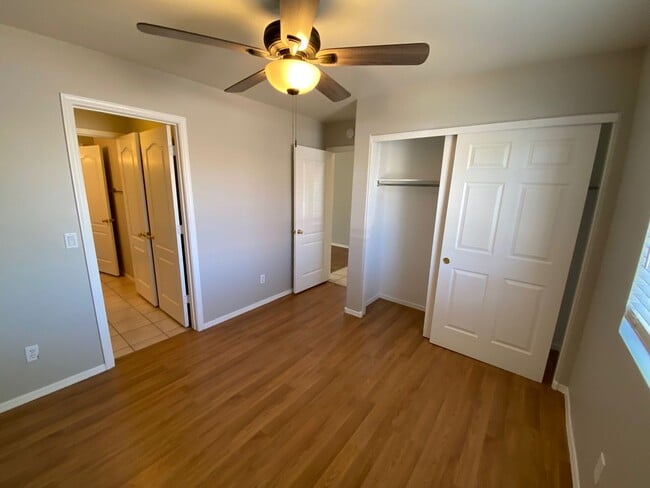 Building Photo - Close to community amenities!