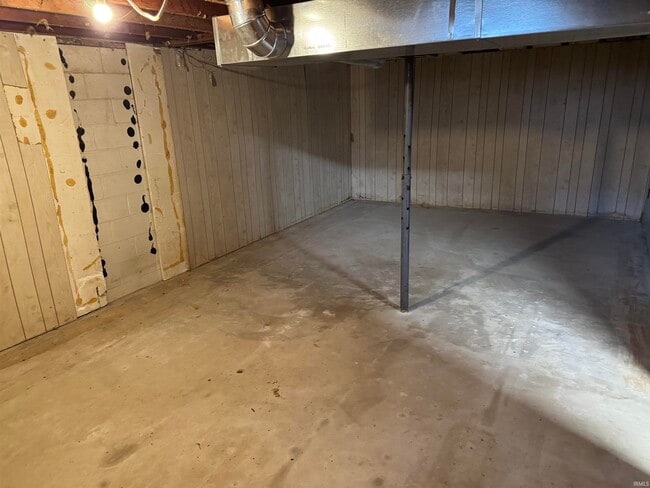 Building Photo - 2418 E 550 N