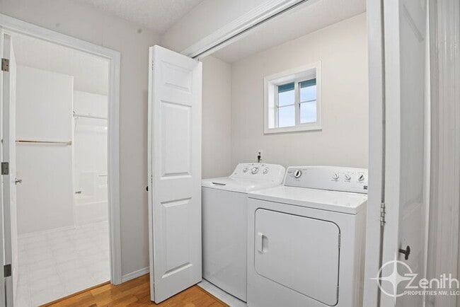 Building Photo - 5322 NE 69th Cir