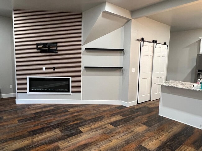 Building Photo - 1415 6th St