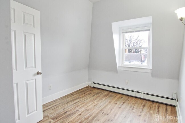 Building Photo - 1076 Fulton St