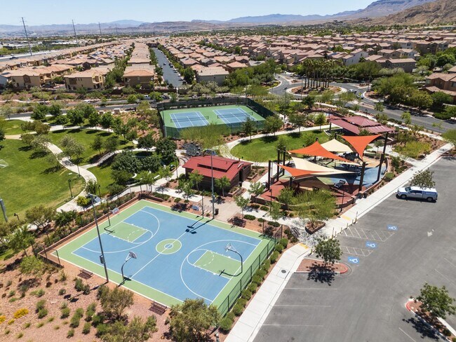 Building Photo - First floor unit in luxury gated Summerlin...