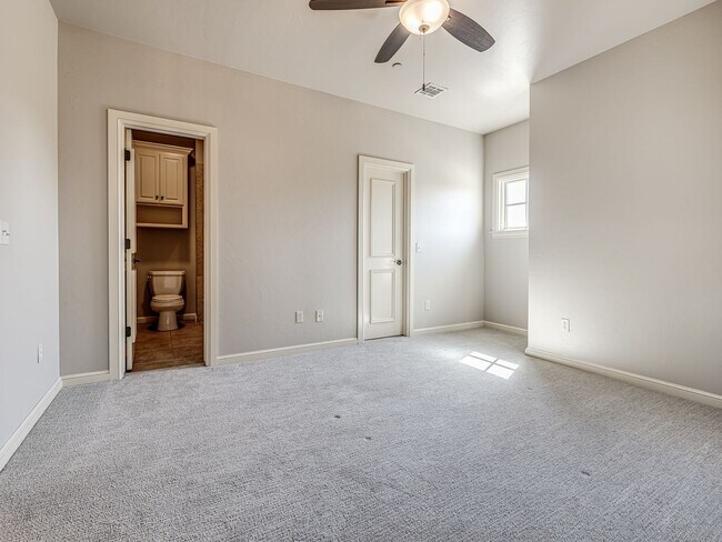 Building Photo - Luxury Townhome in Edmond + Near Rose Cree...