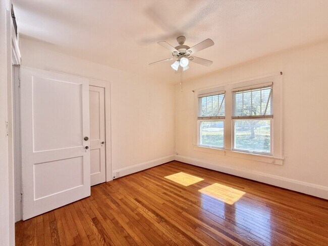 Building Photo - 1013 23rd St W