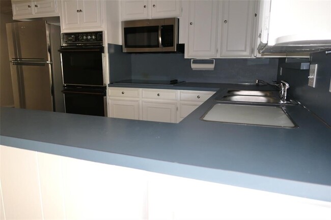 Building Photo - 6317 Rincon Way