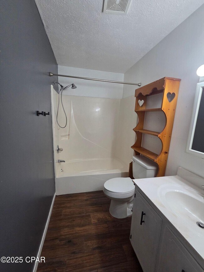 Building Photo - 209 S Maryella Ave