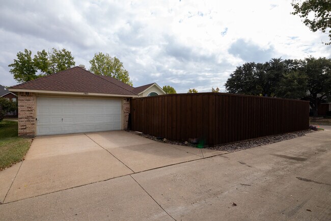Building Photo - 3410 Los Alamos Ln