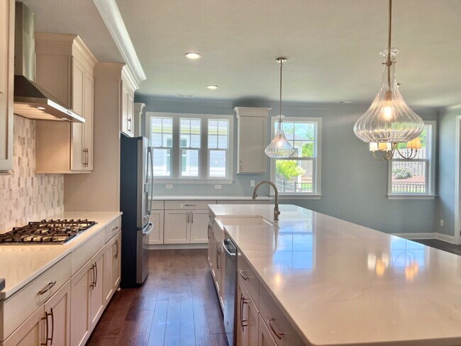 Building Photo - STUNNING and SPACIOUS!